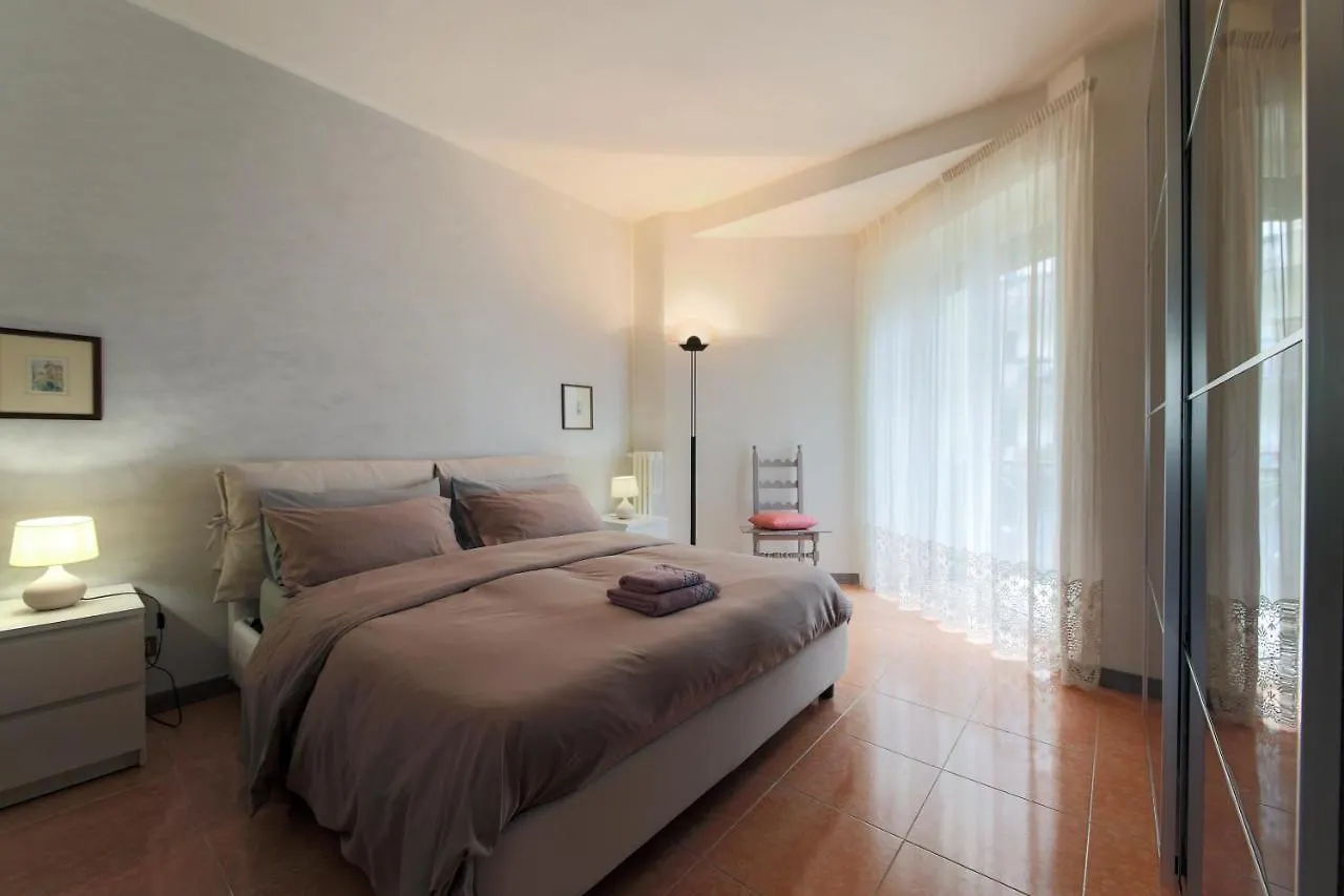 Private Parking - Family Home - 15 Min To Venice contacts
